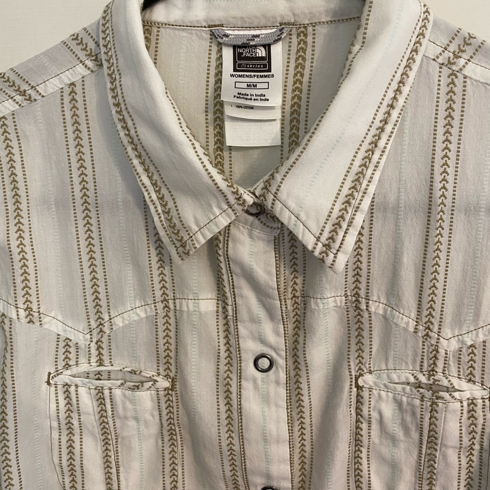 🤎The North Face 3/4 sleeve button up!